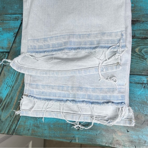 Old Navy Curvy Extra High-Waisted Button-Fly Sky-Hi Straight Cut-Off Jeans 20 - Picture 8 of 13